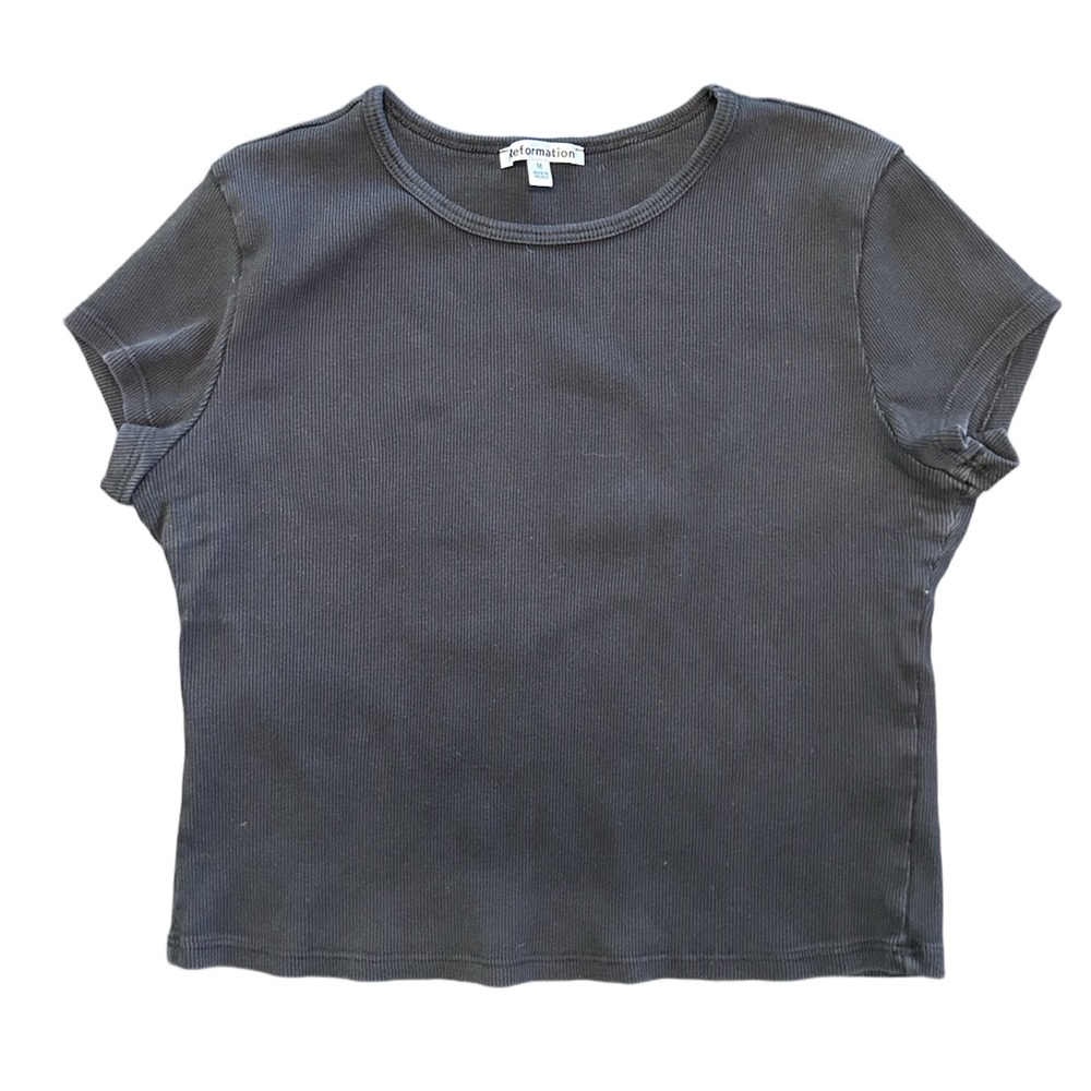 SOLD ****Reformation simple plain black short sleeve ribbed cropped top M - Picture 5 of 10